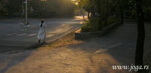 906-Skola-budjenja-jogi-Fabijana-setnja