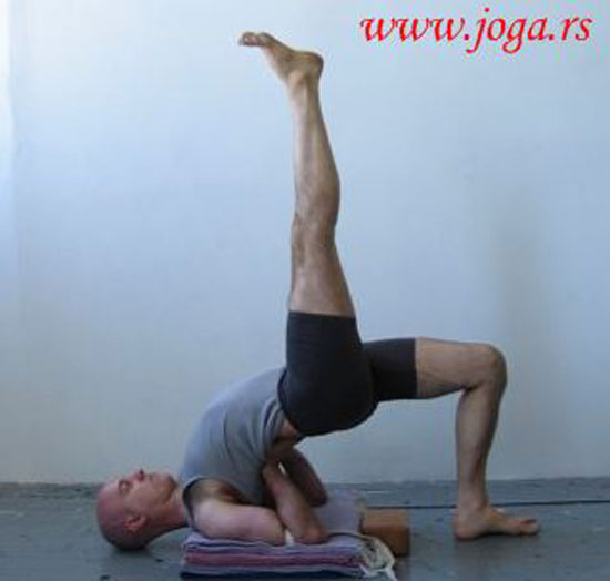 Joga-polozaji-vezbe-eka-pada-setu-bandha-sarvangasana