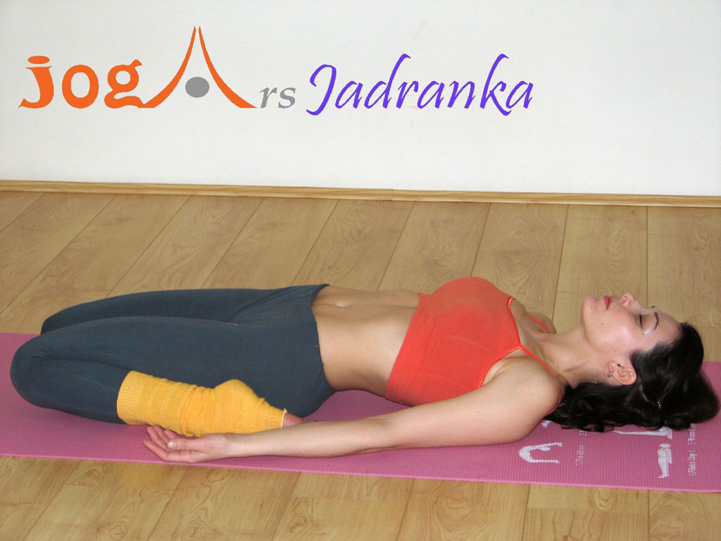 Joga-polozaji-Lezeci-junak-Supta-Virasana-Jadranka