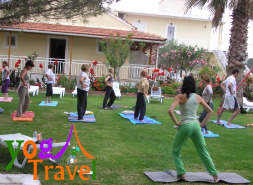 Yoga-Travel-Corfu-travnjak-joga