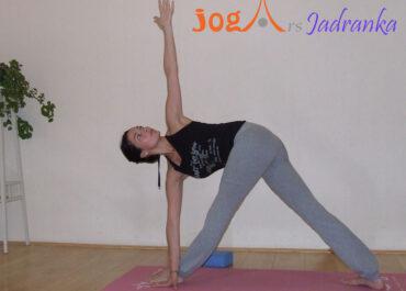 Joga položaj: Obrnuti trougao (Parivrta trikonasana) - Joga vežbe - asane