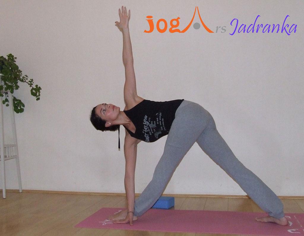 Joga položaj: Obrnuti trougao (Parivrta trikonasana) - Joga vežbe - asane